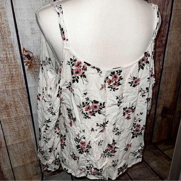 American Eagle cold shoulder floral top size XXL - Picture 7 of 8